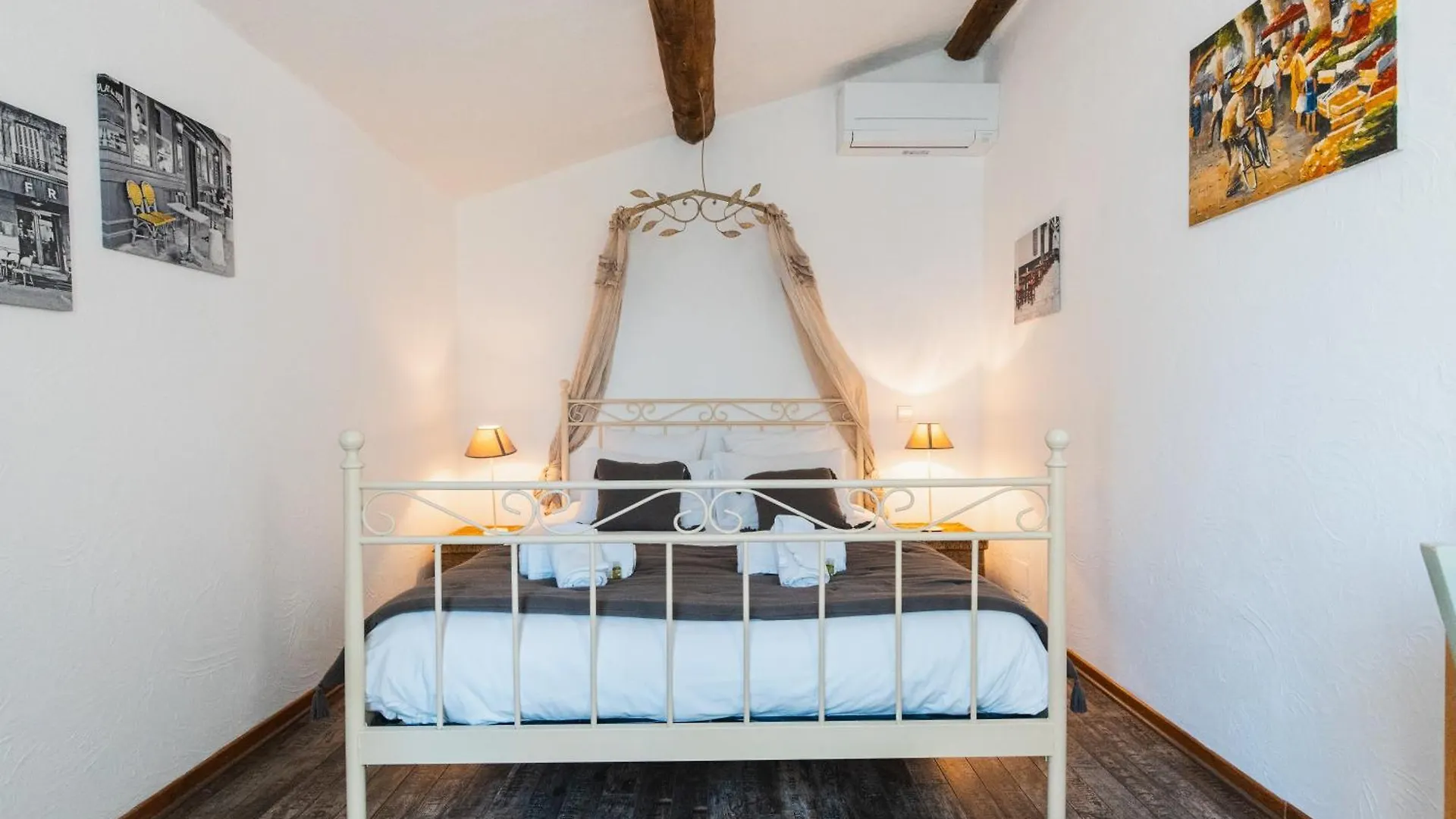 Chambre D'Hotes - B&B - Fleur De Coton Chez Manon En Luberon Lagnes 0*,  France