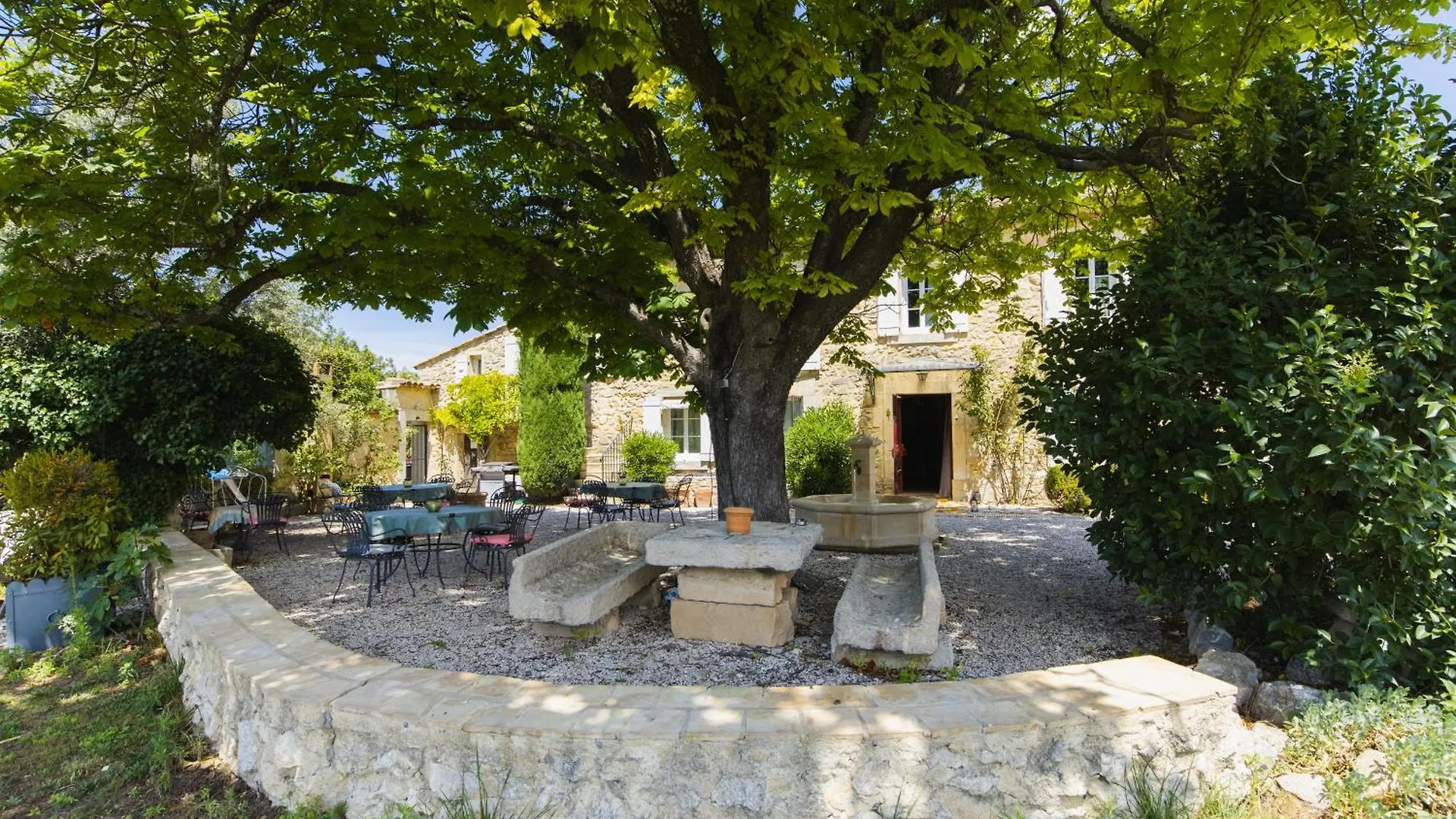 Chambre D'Hotes - B&B - Fleur De Coton Chez Manon En Luberon Lagnes 0*,  France