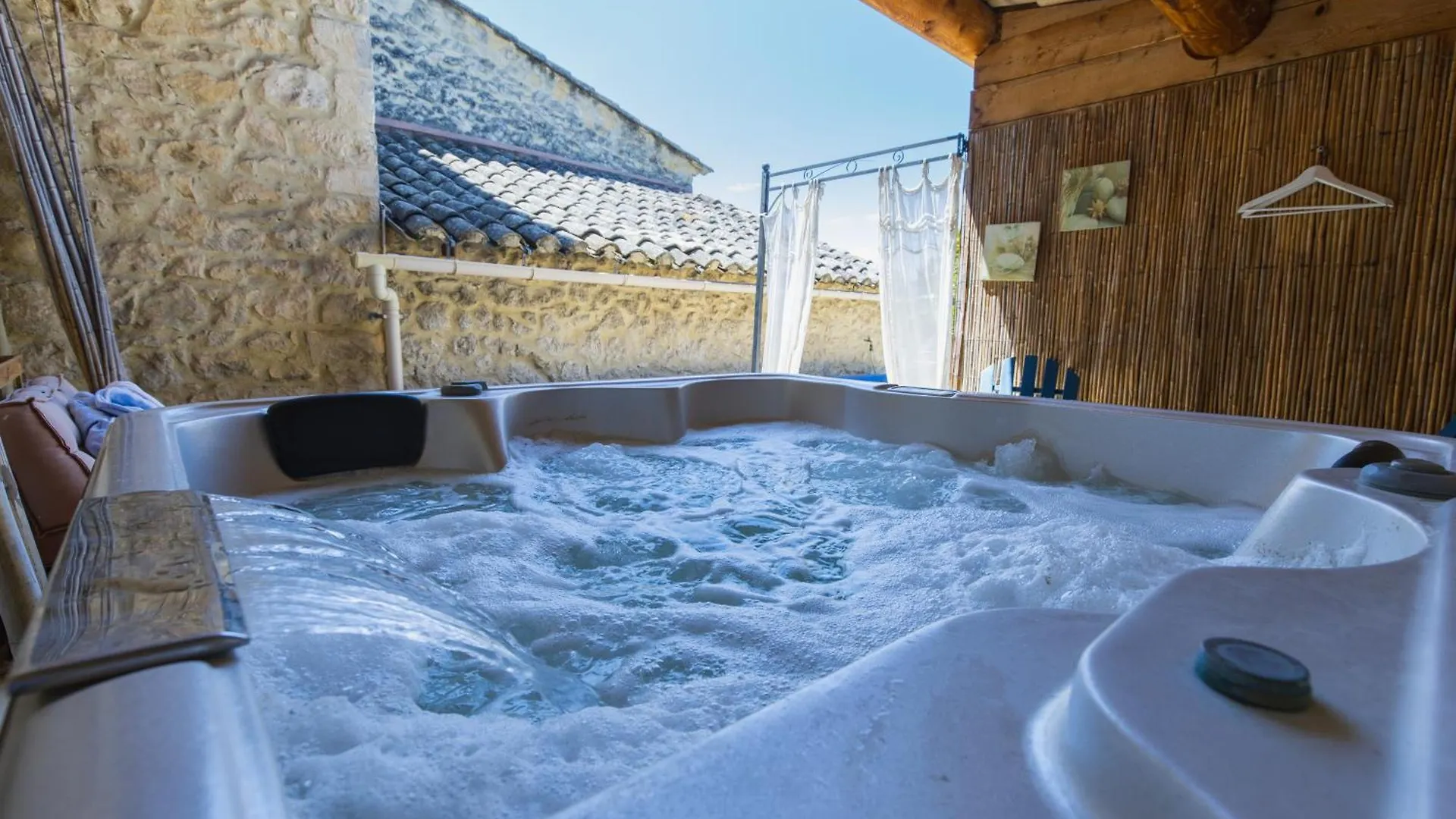 Chambre D'Hotes - B&B - Fleur De Coton Chez Manon En Luberon Lagnes Guest house