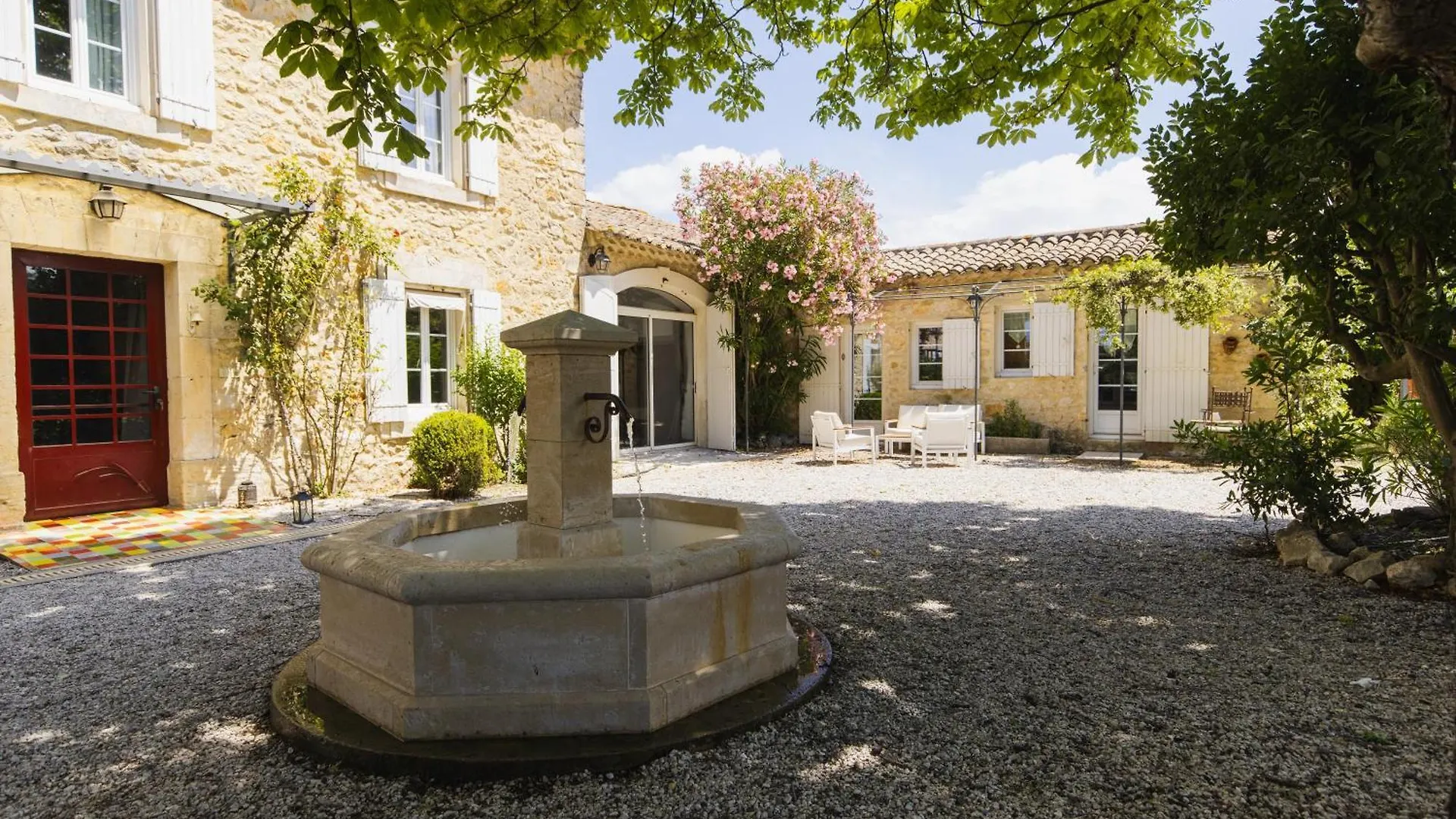 Chambre D'Hotes - B&B - Fleur De Coton Chez Manon En Luberon Lagnes 0*,  France